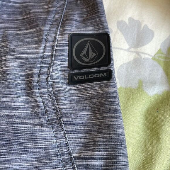 EUC! Volcom Gray Swim Trunks - Size 32 - Picture 2 of 6